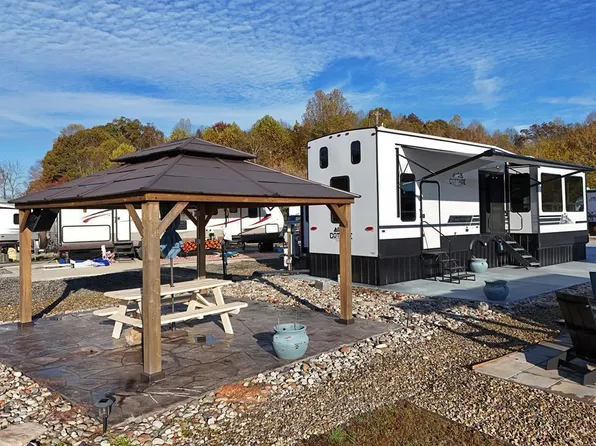 185 Mountain Meadows Dr, Morganton, GA 30560