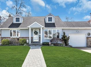 991 Ferngate Drive, Franklin Square, NY 11010