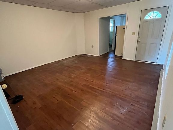 2nd image of 305 W Linn St APT D