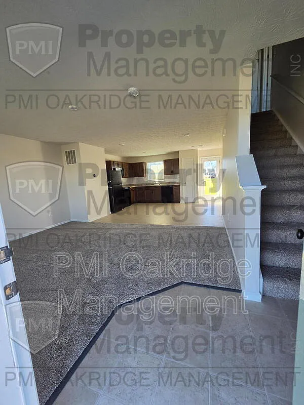 3 bed, 2.5 bath, 1440 sqft, $2,200 — Photo 2