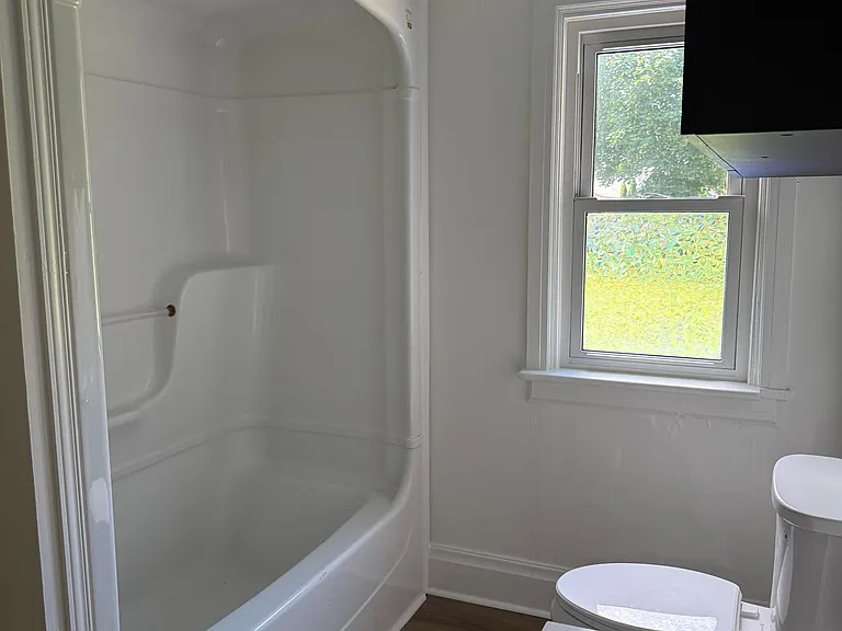 458 Russell St — Photo 7