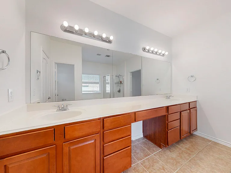 6818 Cortona Ln — Photo 24
