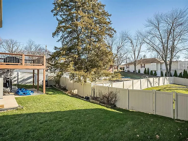 1304 Mason Grove Dr — Photo 3