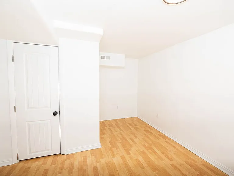 889 N 900 W — Photo 14