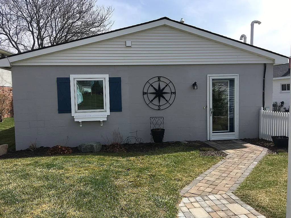 342 Lakeside Dr photo 1