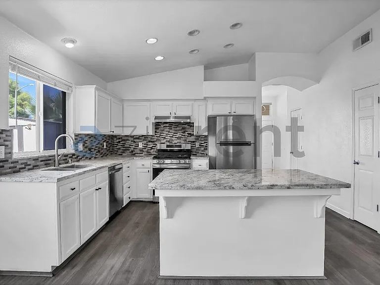 2437 N Tracy Ave — Photo 10