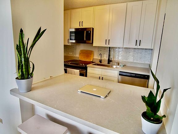 4th image of 909 Ala Nanala St APT 1801