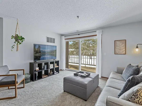 1215 Ferndale St N #A8, Maplewood, MN 55119