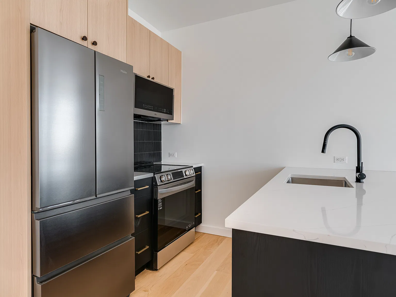 11-14 35th Ave — Photo 3