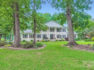 1175 18th Ave NE, Hickory, NC 28601