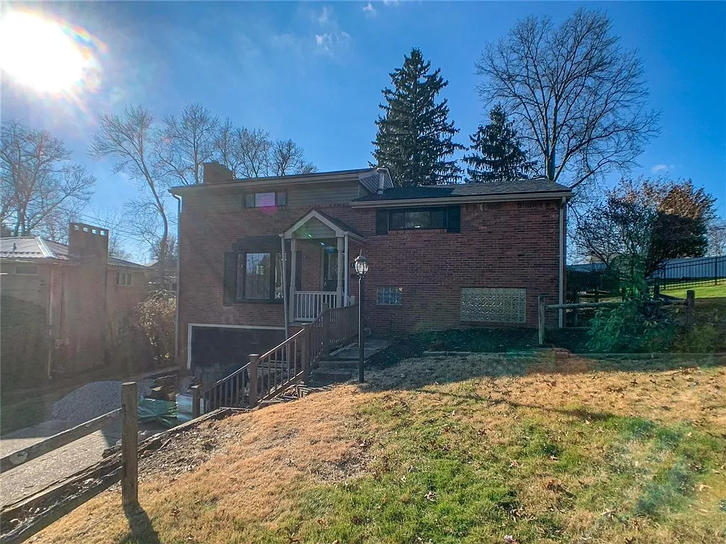 1208 Harvest Dr photo 1