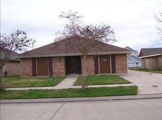 2905 Acorn Dr, Violet, LA 70092