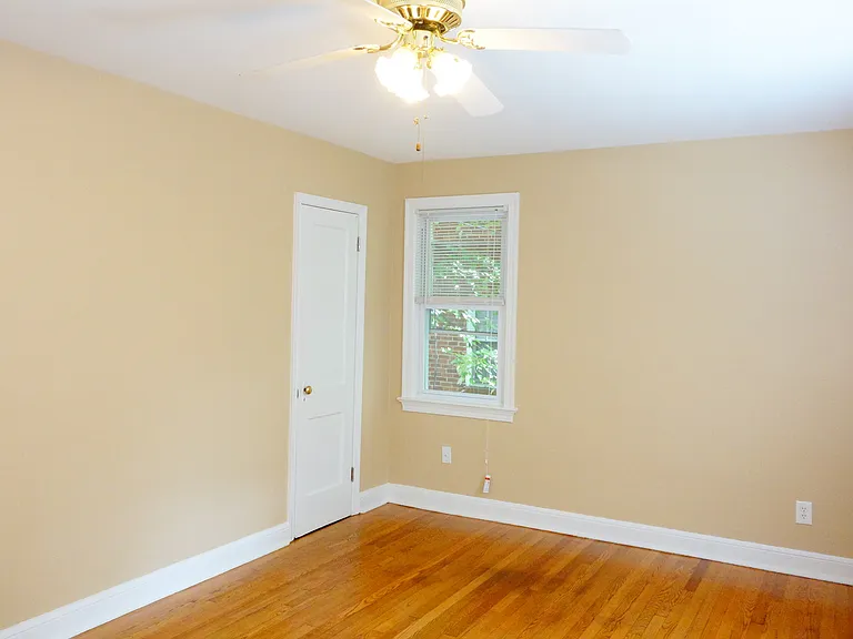 8405 Greenwood Ave — Photo 5