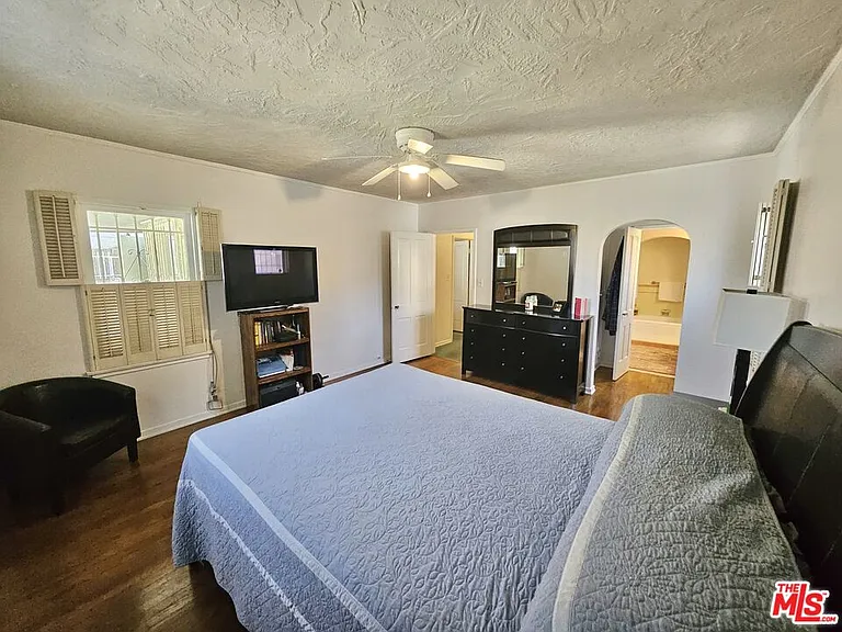 2211 W 78th Pl — Photo 18