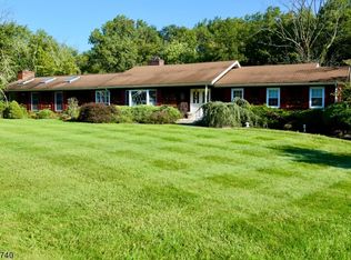 8 Edgewood Ct, Parsippany, NJ 07054