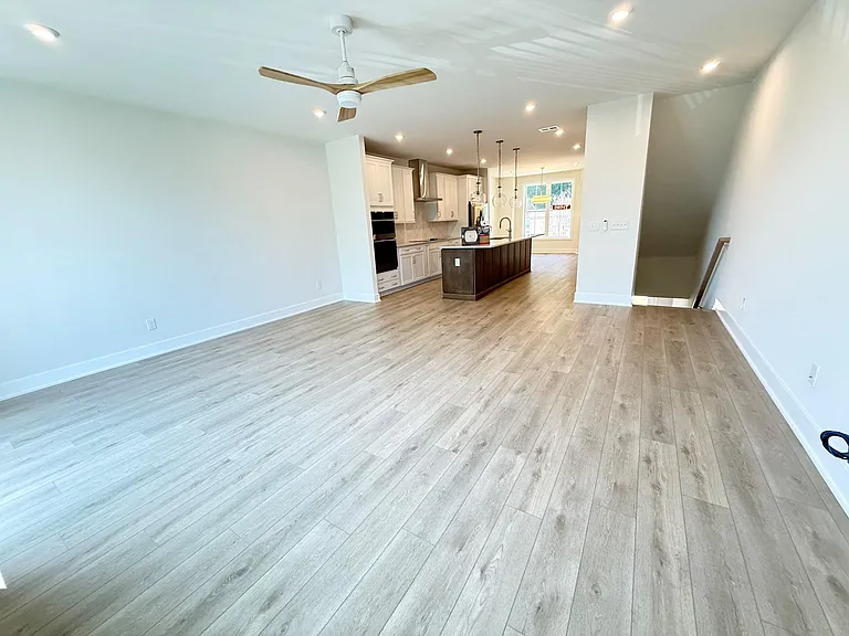 9715 Grant Ave — Photo 10