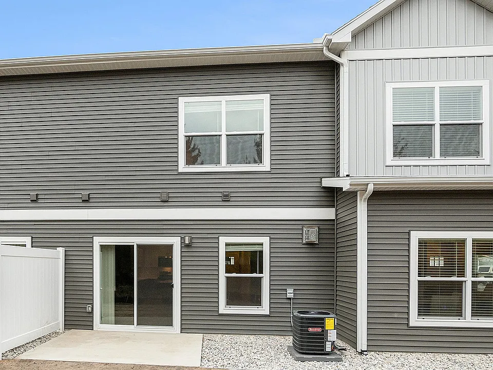 SummitTownhomes_2Bedrooms_ExteriorBack