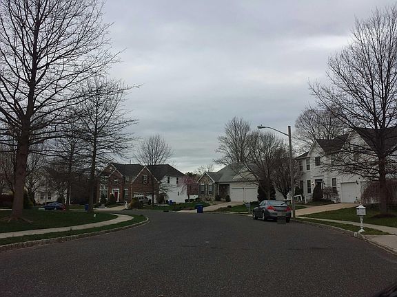 5th image of 47 Goldspire Ln