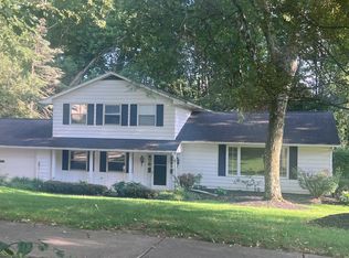 33040 Ledge Hill Dr, Solon, OH 44139