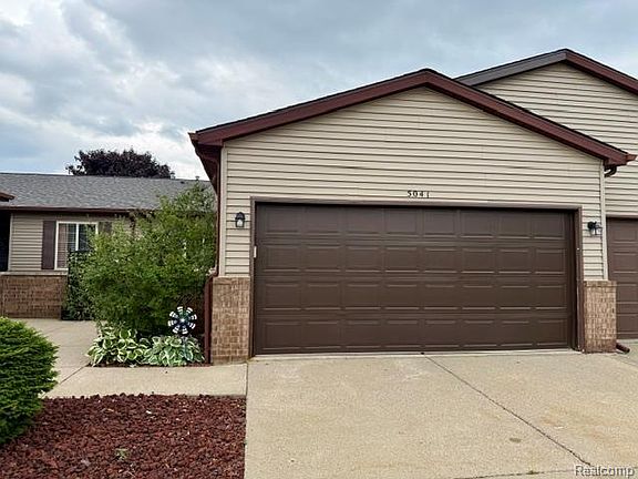 2nd image of 5041 Sandalwood Dr