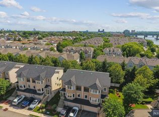 9 Jacobs Lndg, Secaucus, NJ 07094