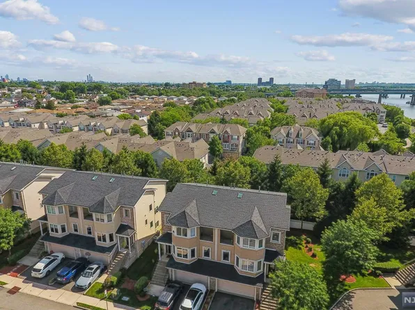 9 Jacobs Lndg, Secaucus, NJ 07094