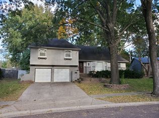 9121 Slater St, Overland Park, KS 66212