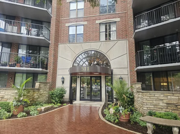 511 Aurora Ave Unit 410, Naperville, IL 60540