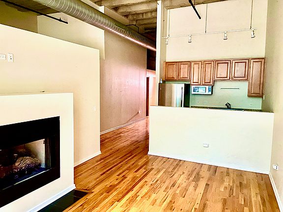 2nd image of 1645 W Ogden Ave Unit 339