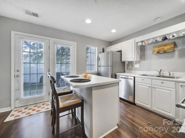 10919 Holly Ridge Blvd, Charlotte, NC 28216