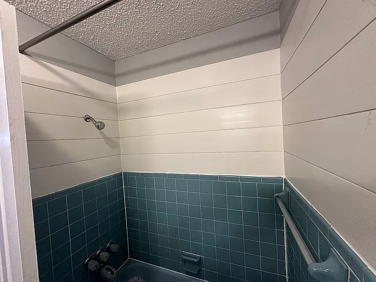 223 E Kerby Ave — Photo 17