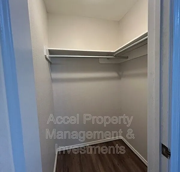 214 W 17th St — Photo 6