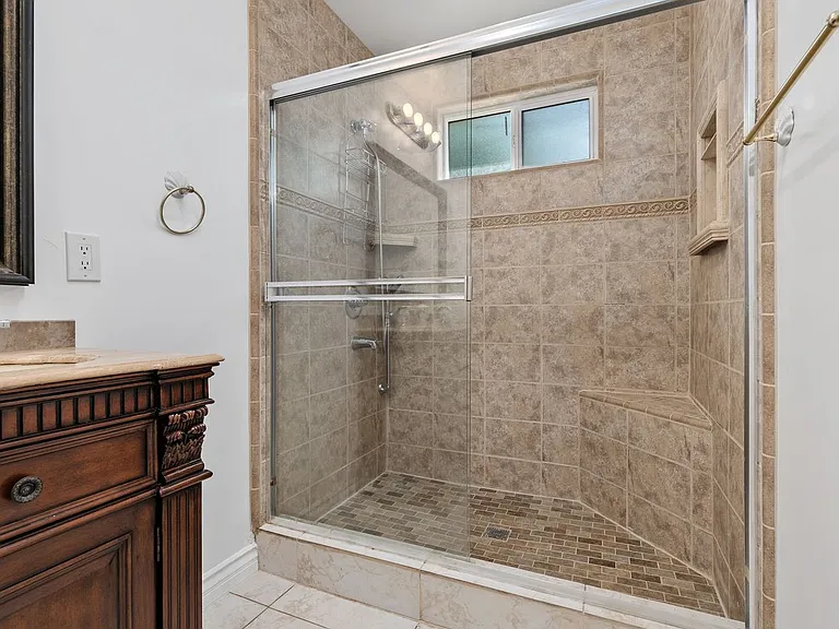 17434 Emelita St — Photo 27