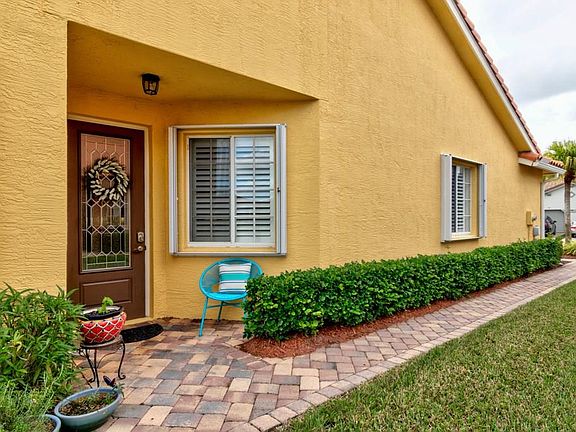 3rd image of 6505 Oxford Cir