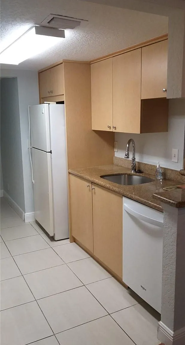 2 bed, 2.0 bath, 1000 sqft, $2,200 — Photo 1