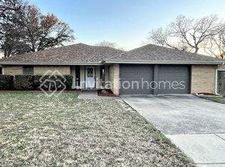713 Ridgewood Cir, Hurst, TX 76054