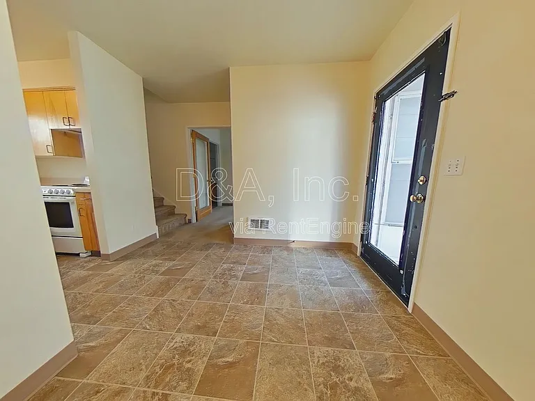 321 NW 12th St #B — Photo 8