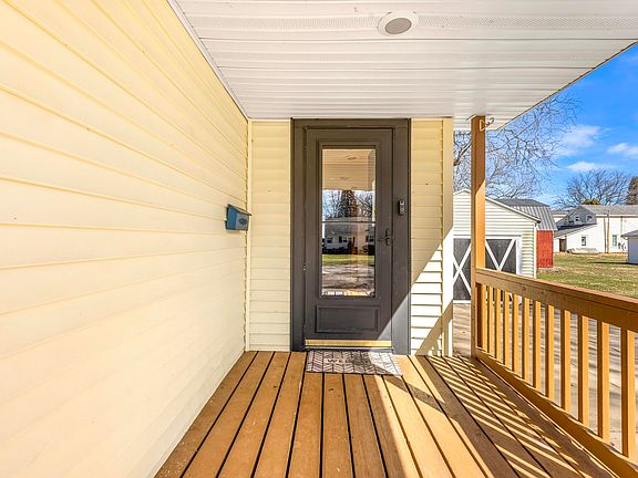 4th image of 310 W Adams St