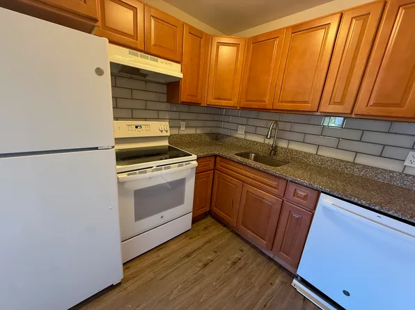 1900 River St APT 2, Hyde Park, MA 02136