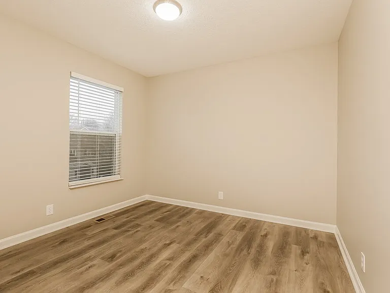 4052 Longfellow Dr — Photo 14