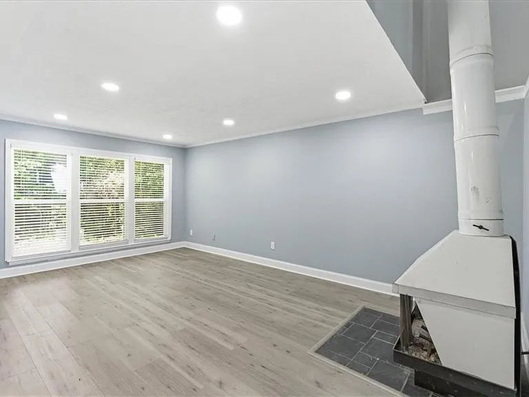 2696 Greentree Dr SE — Photo 6