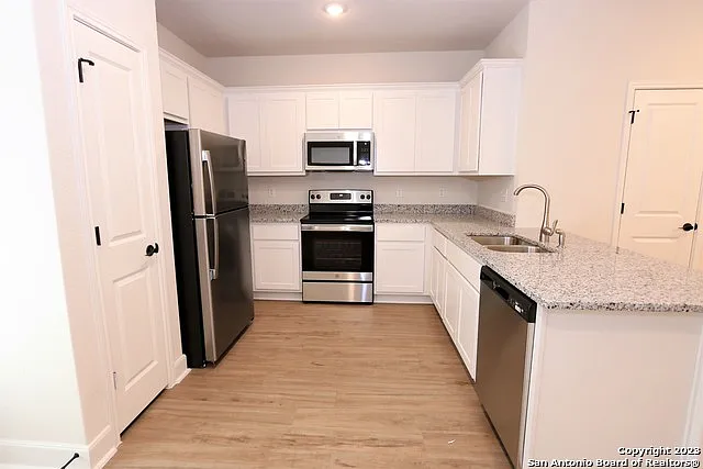 3 bed, 2.5 bath, 1357 sqft, $1,550 — Photo 3
