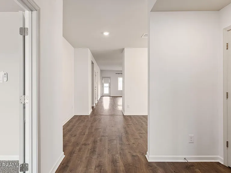 619 Griffiths Ct — Photo 13