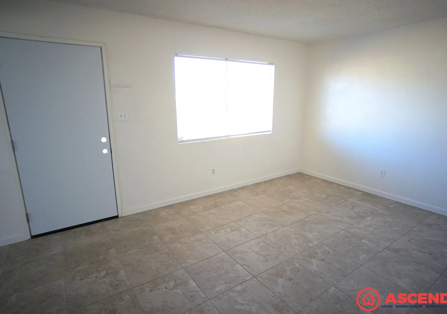 209 E. Warren Ave — Photo 2
