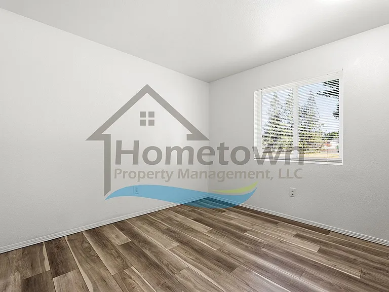 703 N Compton St — Photo 74