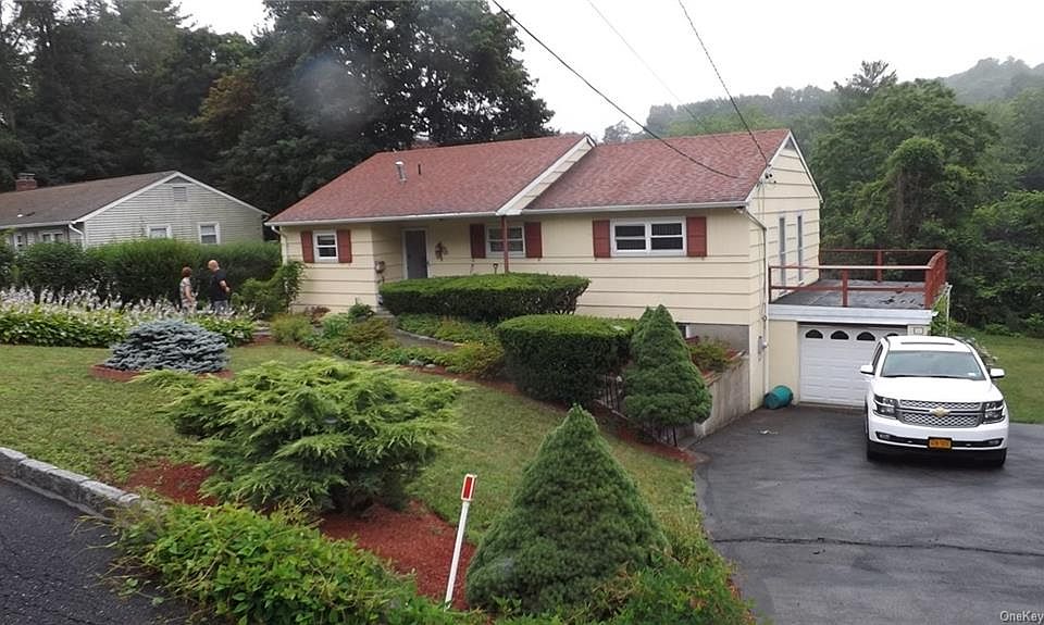 1st image of 23 Hazelton Cir