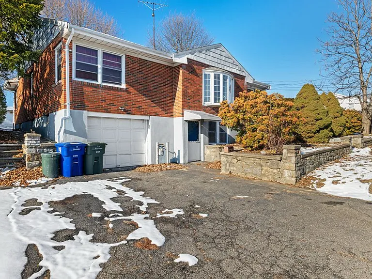 77 Alexander Ave — Photo 18