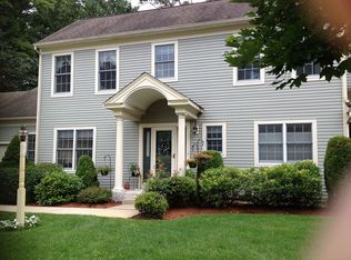 13 Hawthorne Ln UNIT 13, Bedford, MA 01730