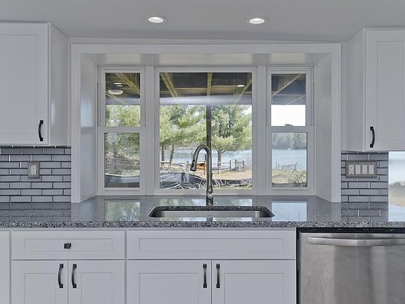 4th image of 143 N Lake Ave