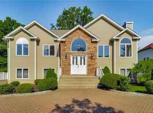 15 Stern Pl, Congers, NY 10920